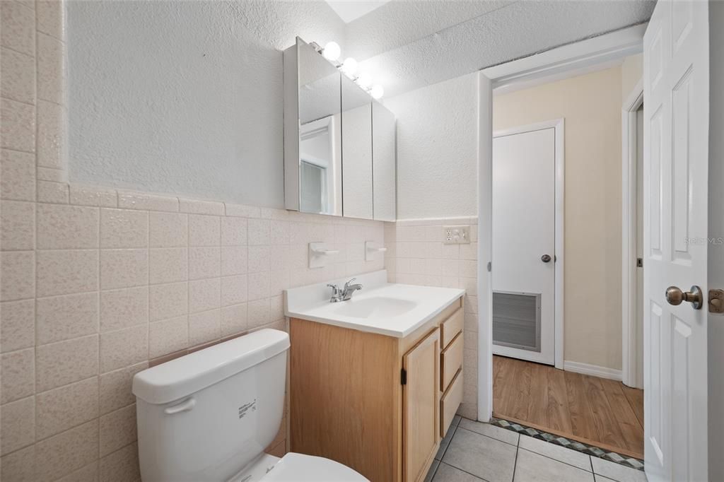 For Sale: $84,900 (1 beds, 1 baths, 608 Square Feet)