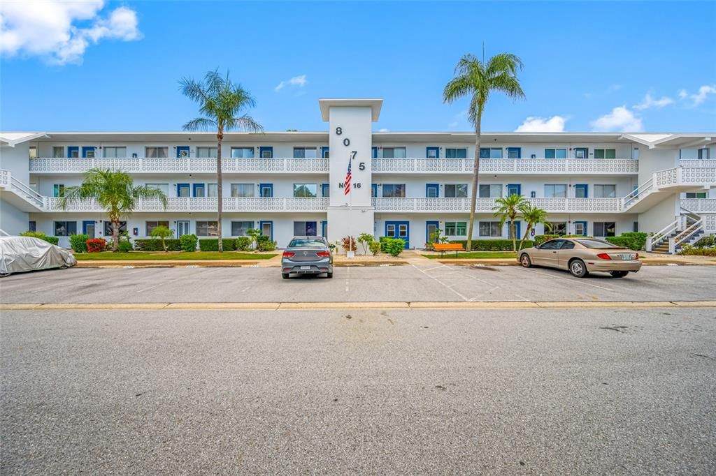 For Sale: $84,900 (1 beds, 1 baths, 608 Square Feet)