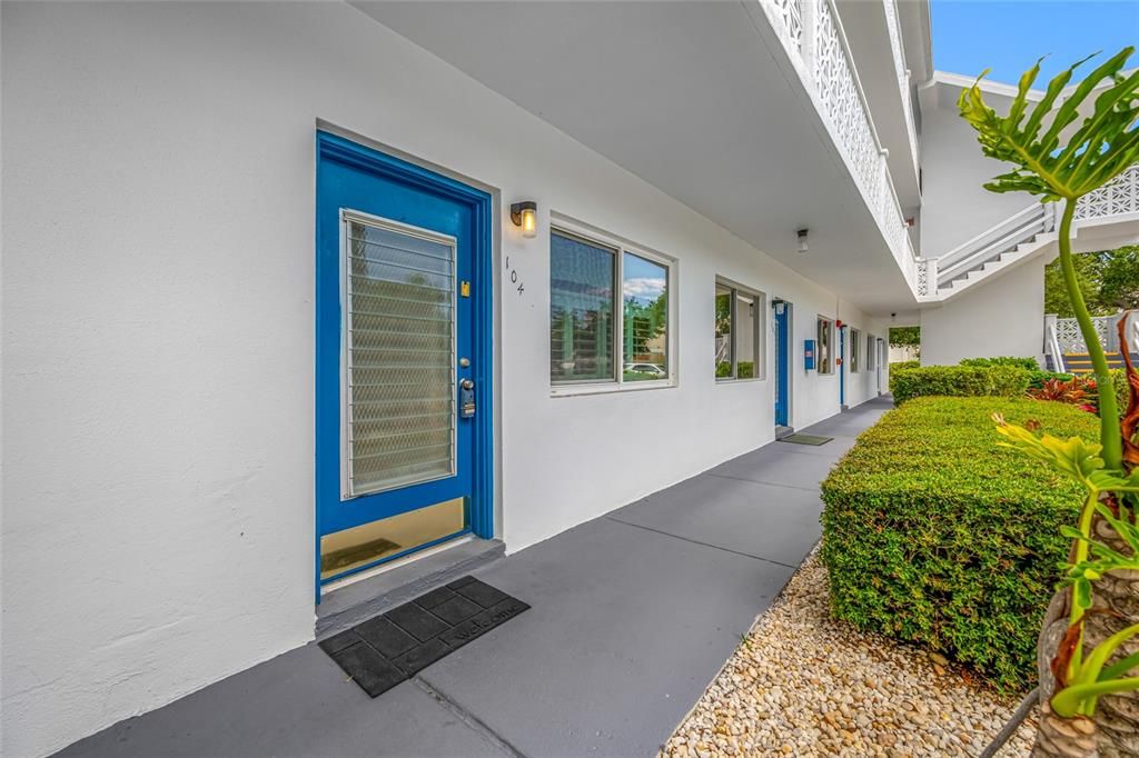 For Sale: $84,900 (1 beds, 1 baths, 608 Square Feet)