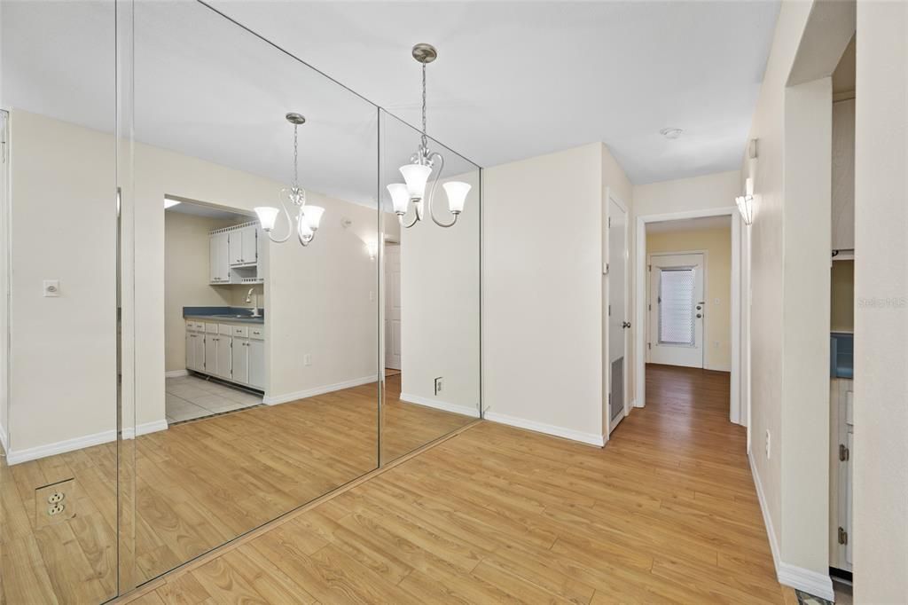 For Sale: $84,900 (1 beds, 1 baths, 608 Square Feet)