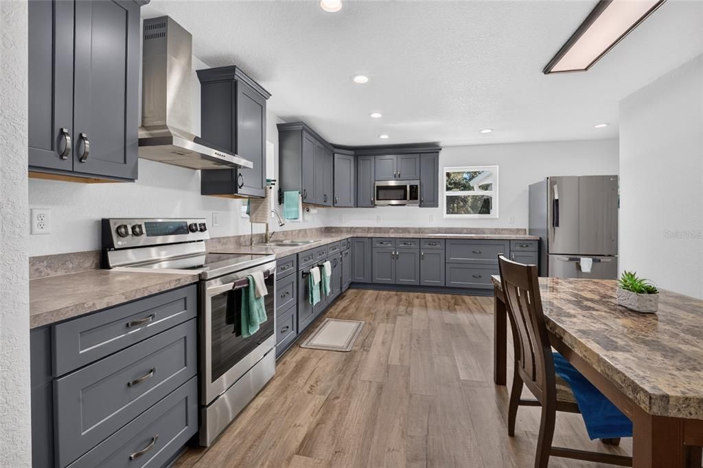 For Sale: $674,900 (4 beds, 3 baths, 2954 Square Feet)