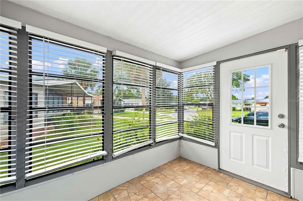 For Sale: $170,000 (2 beds, 1 baths, 768 Square Feet)