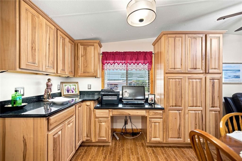 For Sale: $170,000 (2 beds, 1 baths, 768 Square Feet)