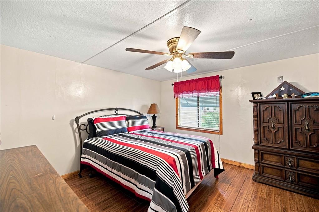 For Sale: $170,000 (2 beds, 1 baths, 768 Square Feet)