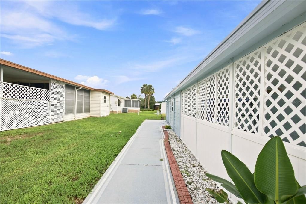 For Sale: $170,000 (2 beds, 1 baths, 768 Square Feet)