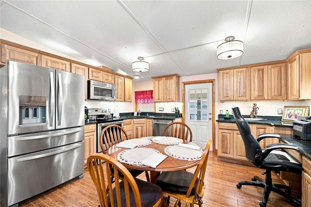 For Sale: $170,000 (2 beds, 1 baths, 768 Square Feet)