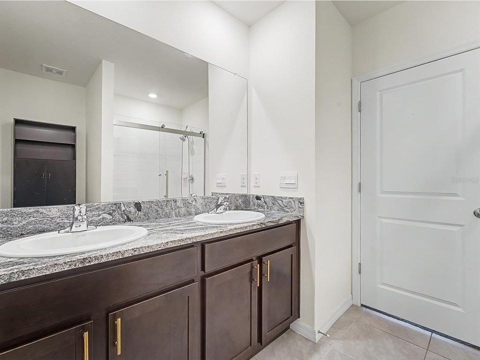 В аренду: $2,400 (3 спален, 2 ванн, 1516 Квадратных фут)