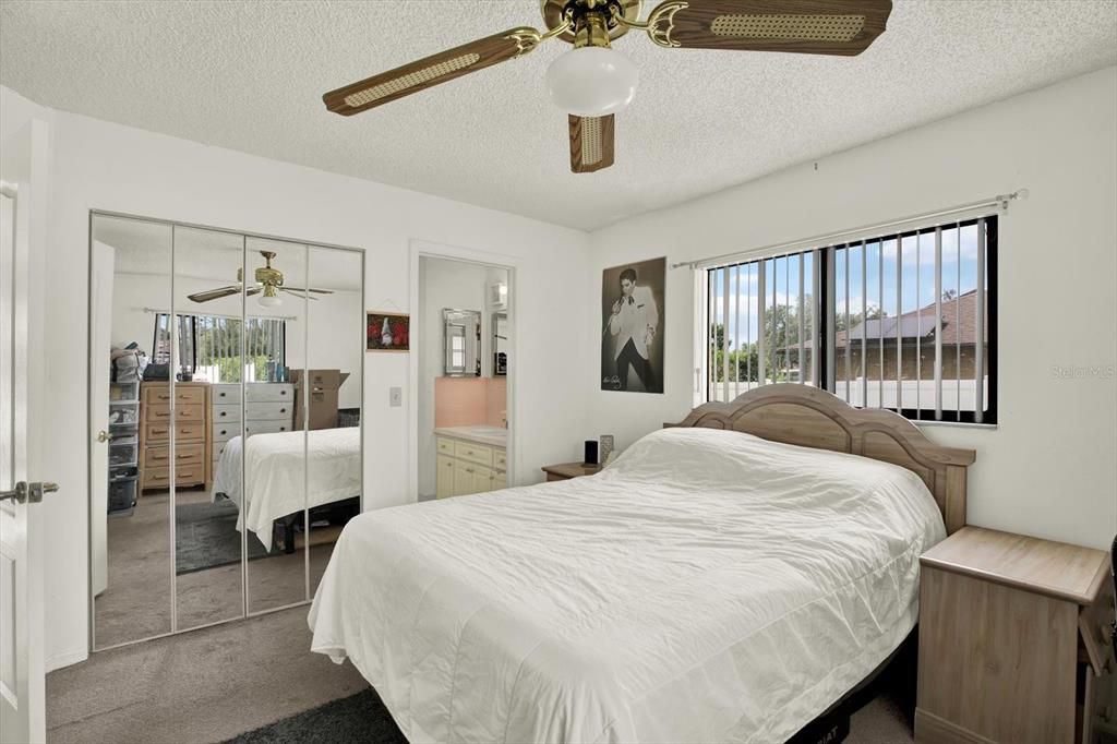 For Sale: $319,999 (3 beds, 2 baths, 1259 Square Feet)