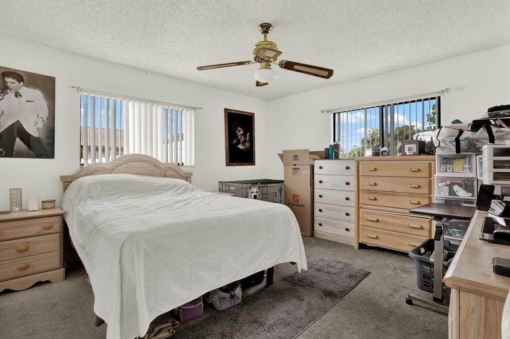 For Sale: $319,999 (3 beds, 2 baths, 1259 Square Feet)
