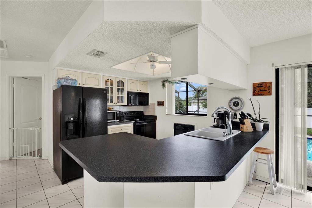 For Sale: $319,999 (3 beds, 2 baths, 1259 Square Feet)
