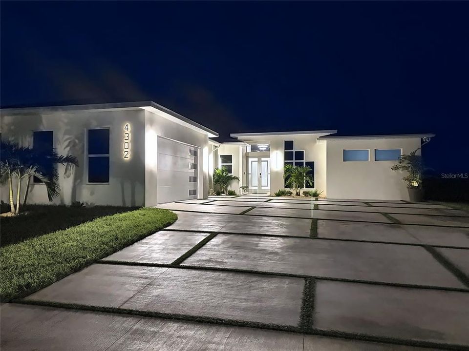 For Sale: $619,900 (4 beds, 3 baths, 2449 Square Feet)