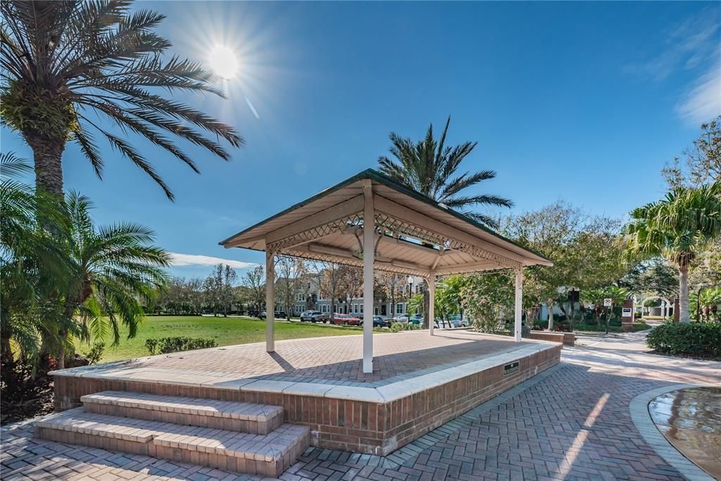 For Sale: $795,000 (5 beds, 3 baths, 2600 Square Feet)