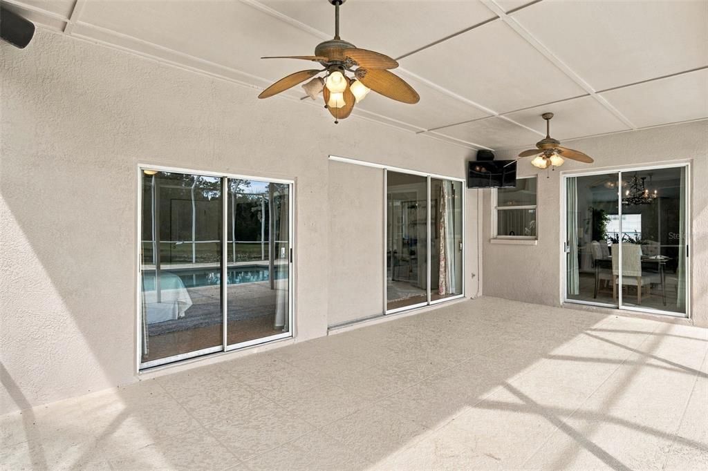 For Sale: $795,000 (5 beds, 3 baths, 2600 Square Feet)