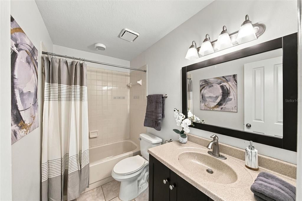 For Sale: $795,000 (5 beds, 3 baths, 2600 Square Feet)
