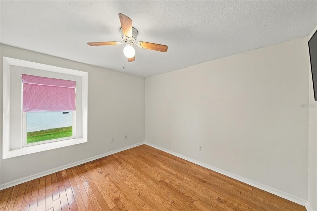 For Sale: $795,000 (5 beds, 3 baths, 2600 Square Feet)