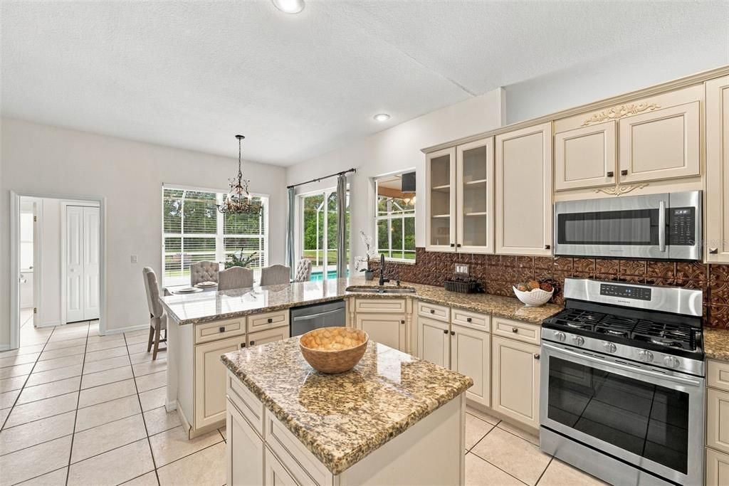 For Sale: $795,000 (5 beds, 3 baths, 2600 Square Feet)