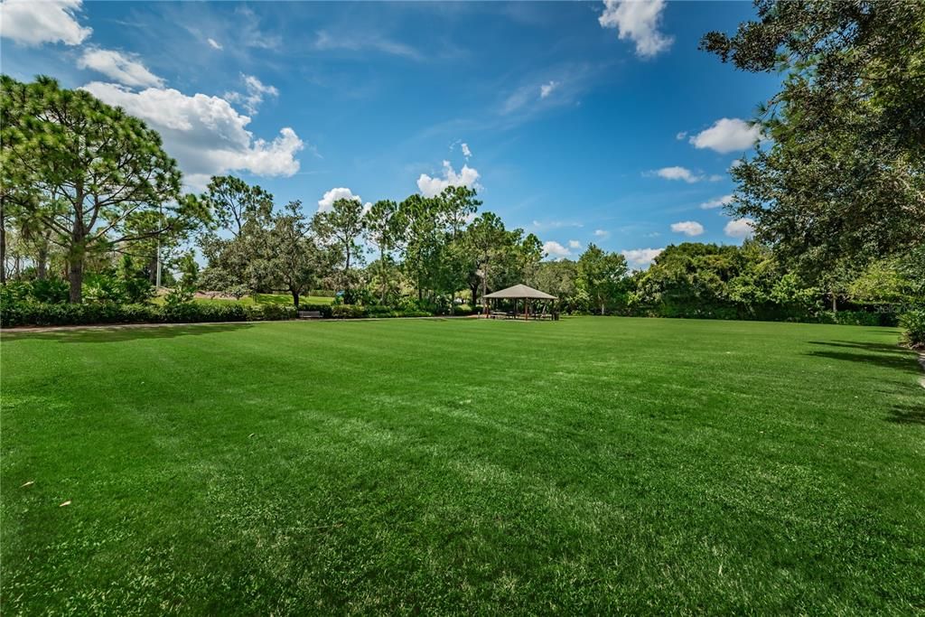 For Sale: $795,000 (5 beds, 3 baths, 2600 Square Feet)