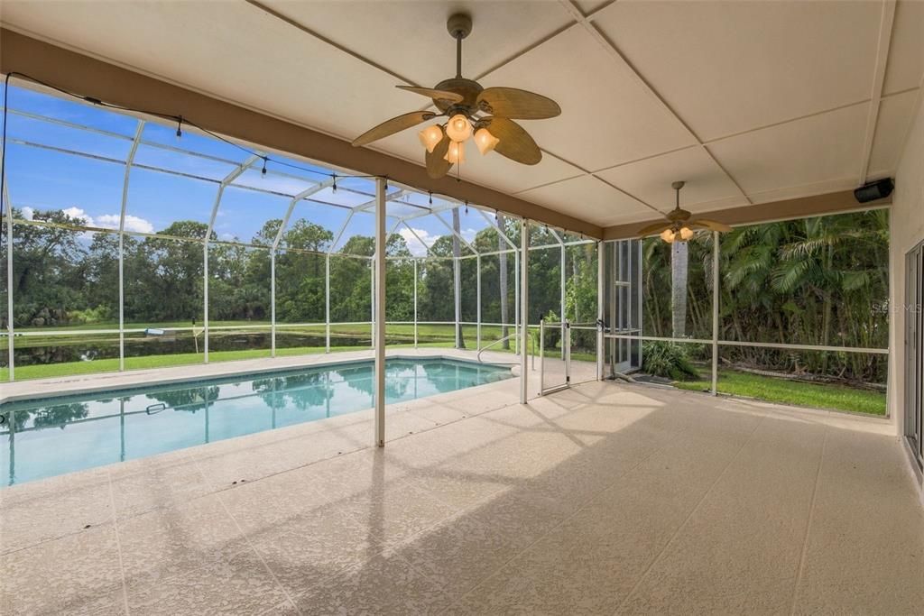 For Sale: $795,000 (5 beds, 3 baths, 2600 Square Feet)