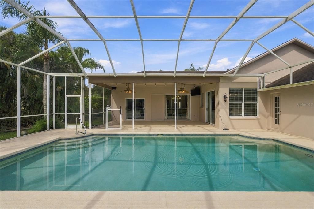For Sale: $795,000 (5 beds, 3 baths, 2600 Square Feet)