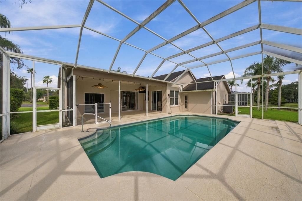 For Sale: $795,000 (5 beds, 3 baths, 2600 Square Feet)