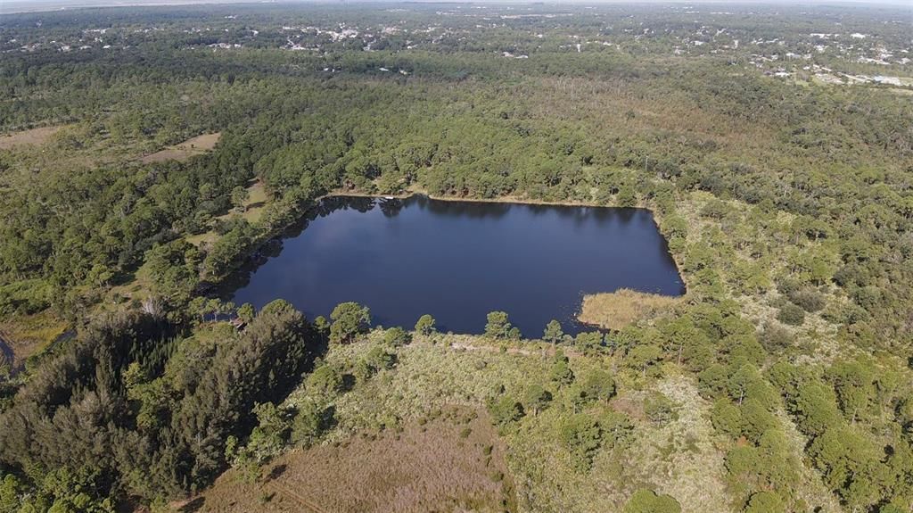 На продажу: $2,300,000 (34.86 acres)