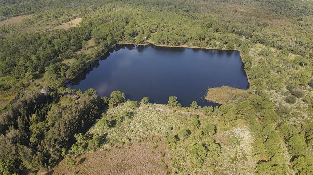 На продажу: $2,300,000 (34.86 acres)