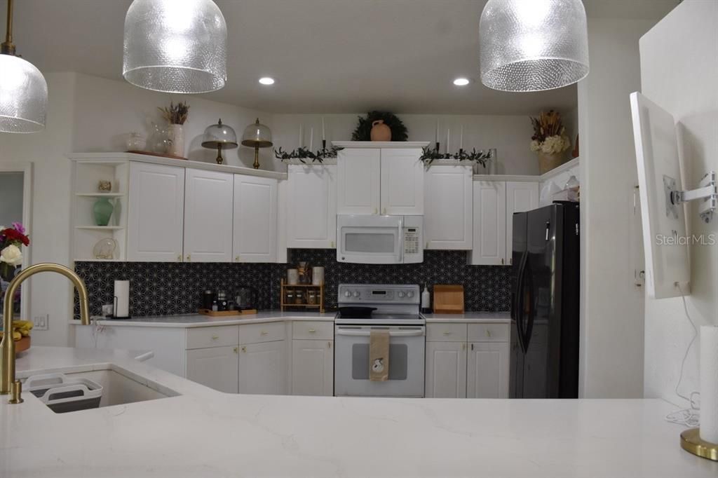 For Sale: $434,900 (3 beds, 2 baths, 1998 Square Feet)