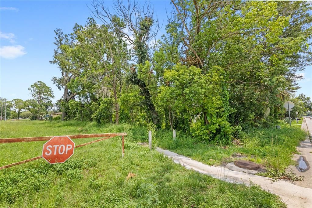 На продажу: $39,000 (0.18 acres)