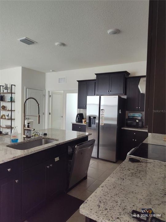 For Rent: $1,900 (3 beds, 2 baths, 1614 Square Feet)