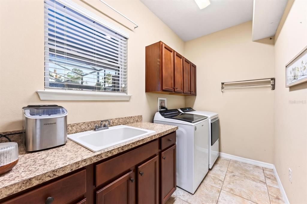 En Venta: $925,000 (5 camas, 3 baños, 4274 Pies cuadrados)