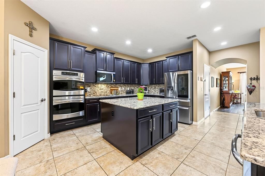 En Venta: $925,000 (5 camas, 3 baños, 4274 Pies cuadrados)