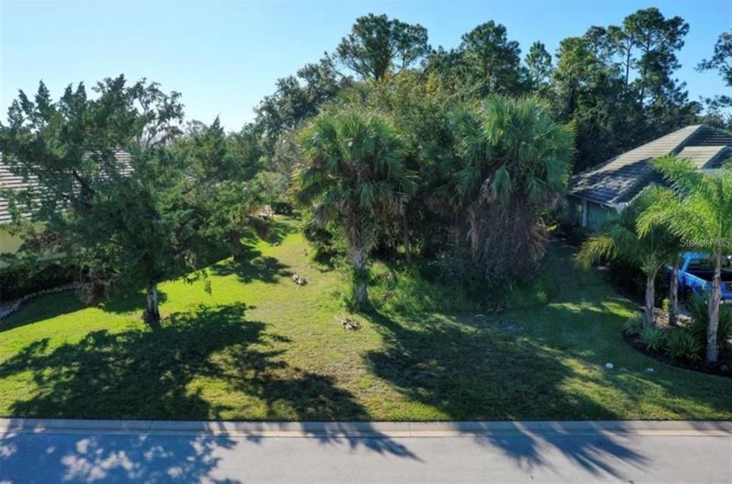 На продажу: $129,900 (0.22 acres)
