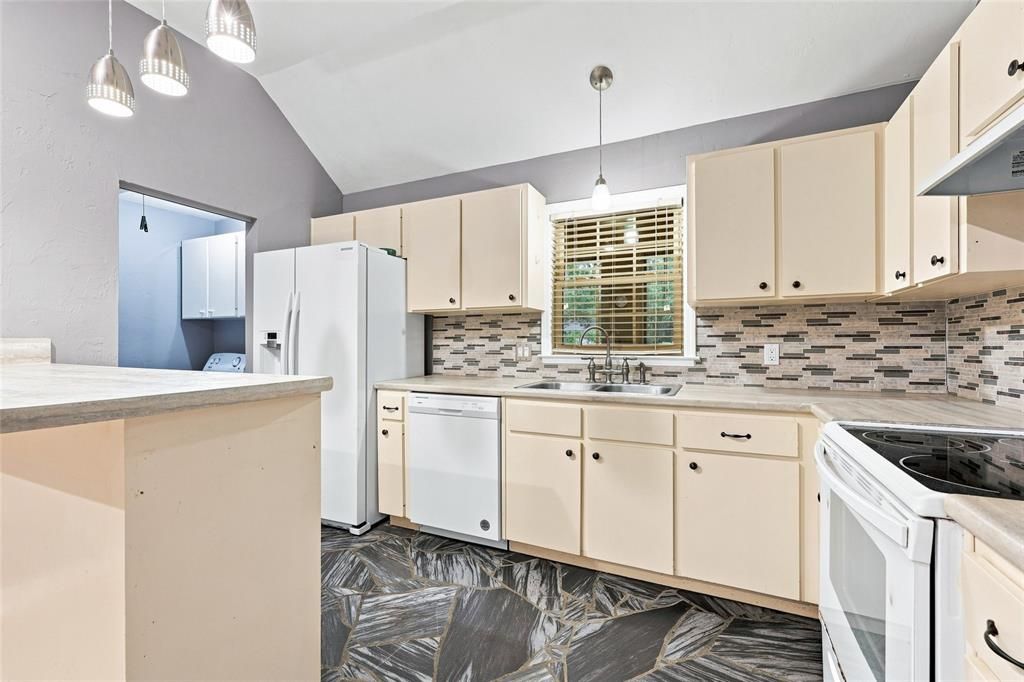 For Rent: $2,000 (2 beds, 2 baths, 1491 Square Feet)