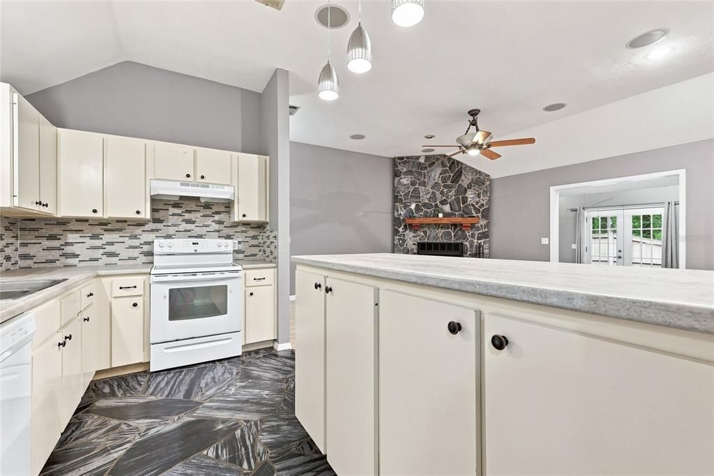 For Rent: $2,000 (2 beds, 2 baths, 1491 Square Feet)