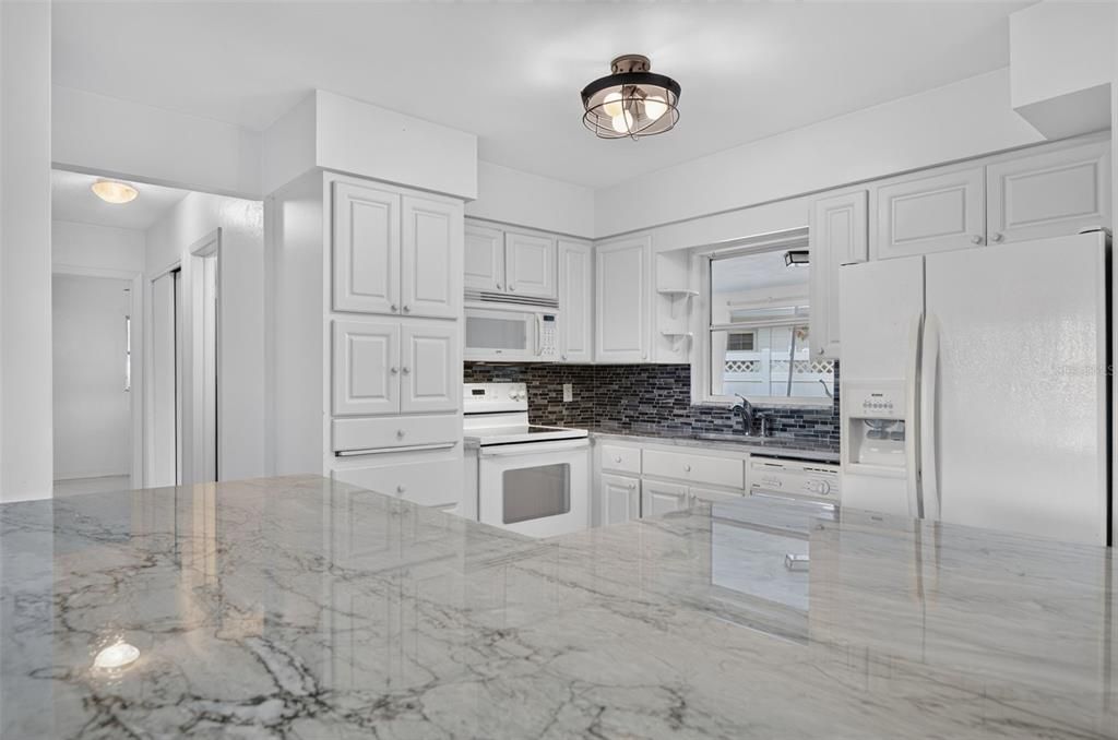 На продажу: $375,000 (2 спален, 2 ванн, 1344 Квадратных фут)