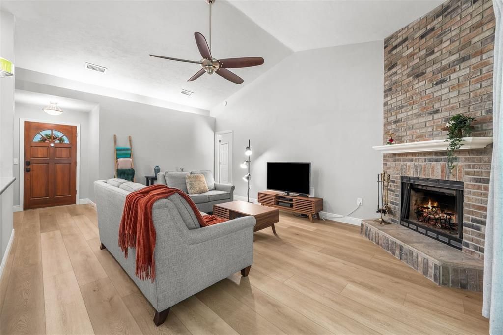 For Sale: $357,000 (3 beds, 2 baths, 1492 Square Feet)