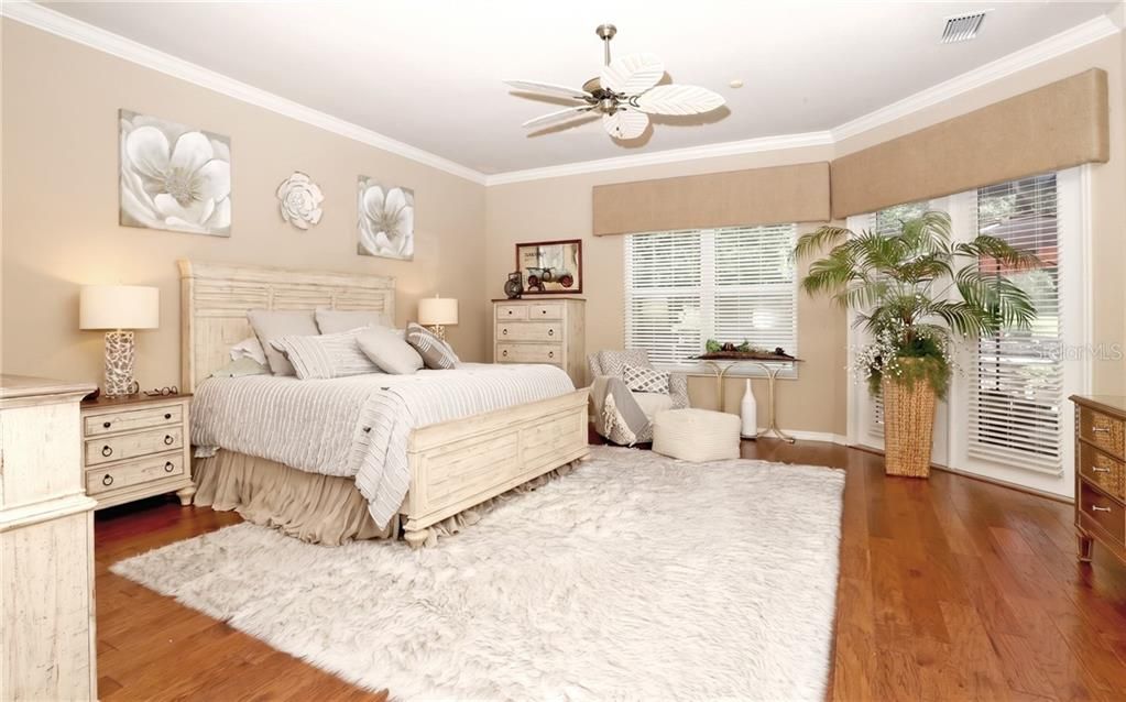 En Venta: $990,000 (5 camas, 3 baños, 3823 Pies cuadrados)