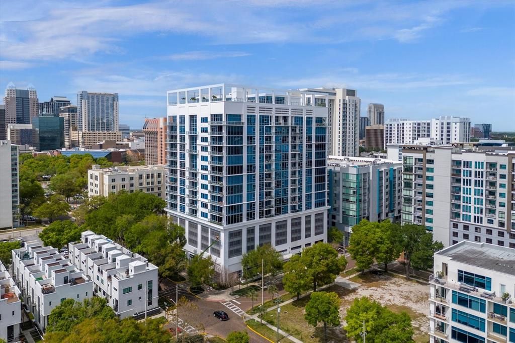 For Sale: $850,000 (2 beds, 2 baths, 2000 Square Feet)