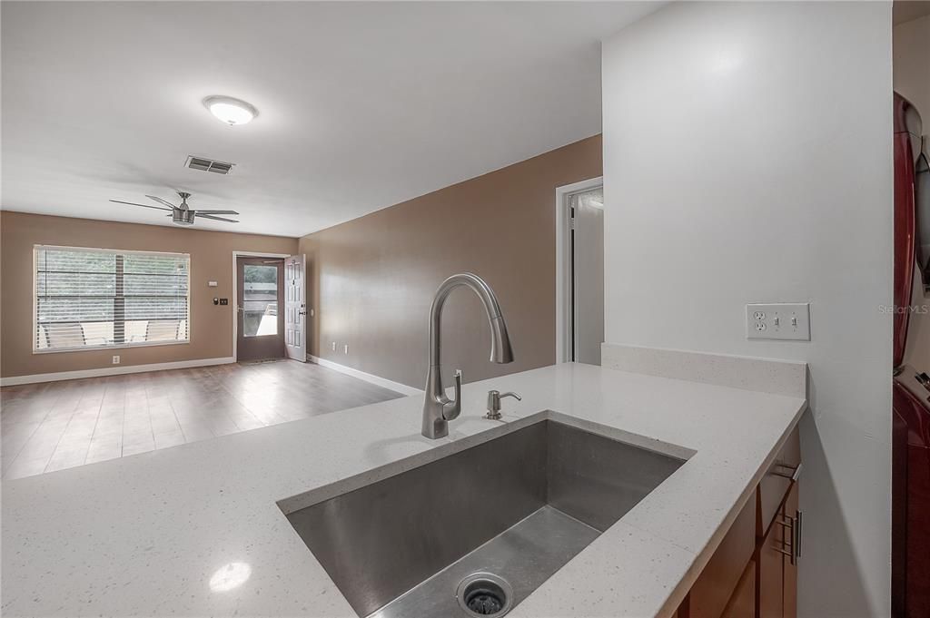 For Rent: $2,000 (2 beds, 2 baths, 1032 Square Feet)