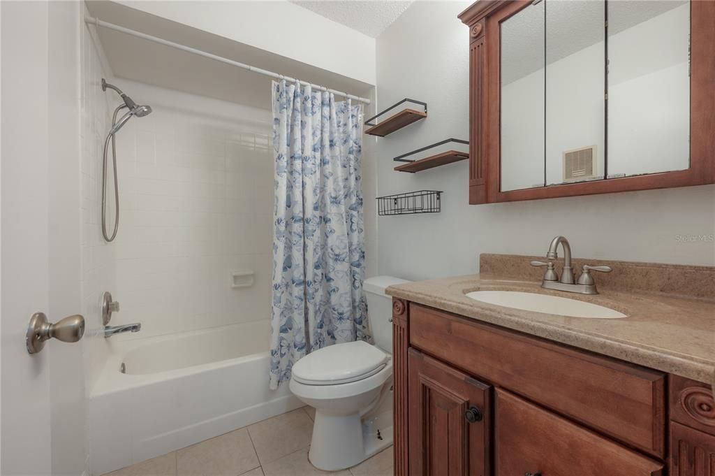 For Rent: $2,000 (2 beds, 2 baths, 1032 Square Feet)