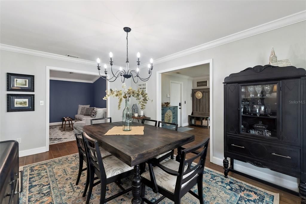 En Venta: $769,000 (3 camas, 2 baños, 2683 Pies cuadrados)