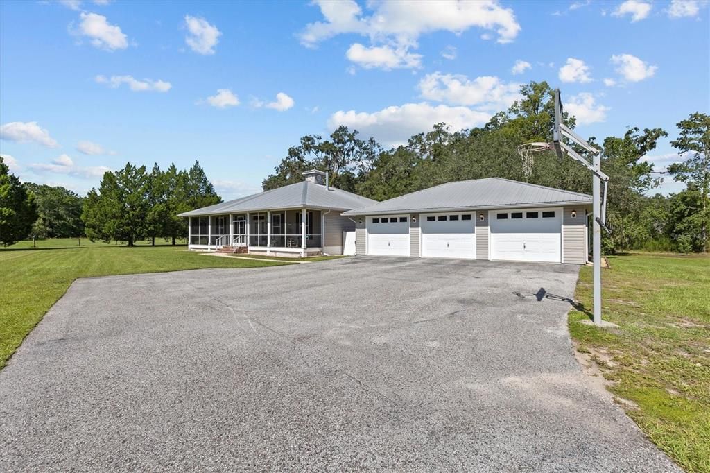 For Sale: $775,000 (3 beds, 3 baths, 2091 Square Feet)