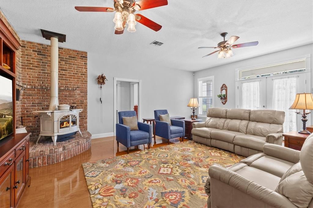 For Sale: $775,000 (3 beds, 3 baths, 2091 Square Feet)