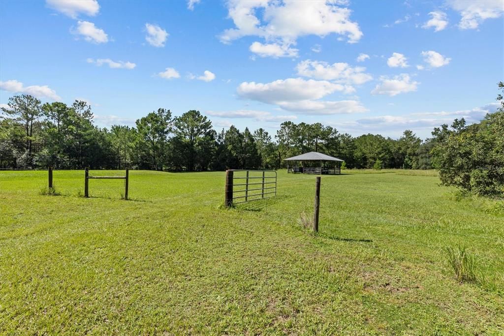 For Sale: $775,000 (3 beds, 3 baths, 2091 Square Feet)