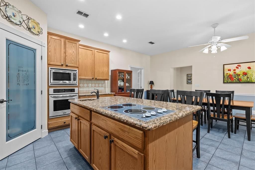 For Sale: $775,000 (3 beds, 3 baths, 2091 Square Feet)
