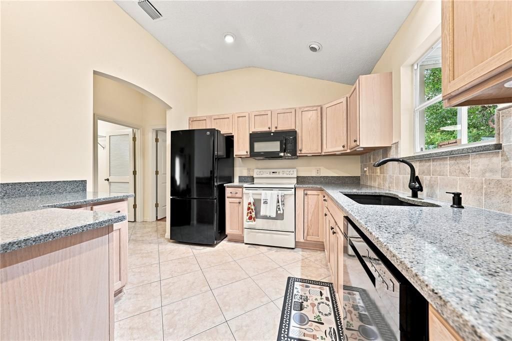 For Sale: $365,000 (3 beds, 2 baths, 1648 Square Feet)