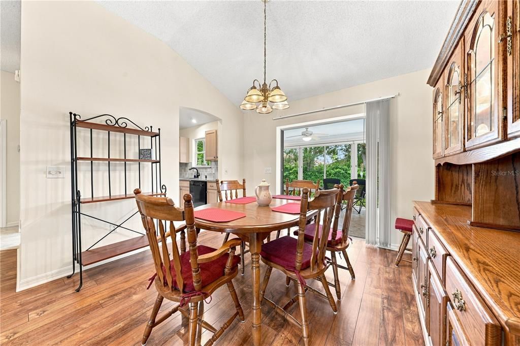 For Sale: $365,000 (3 beds, 2 baths, 1648 Square Feet)