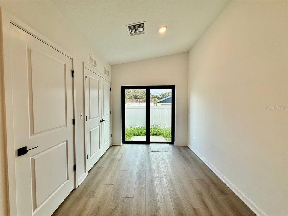For Rent: $2,500 (3 beds, 2 baths, 1697 Square Feet)