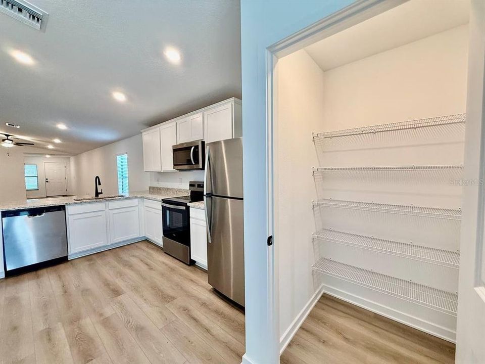 For Rent: $2,500 (3 beds, 2 baths, 1697 Square Feet)
