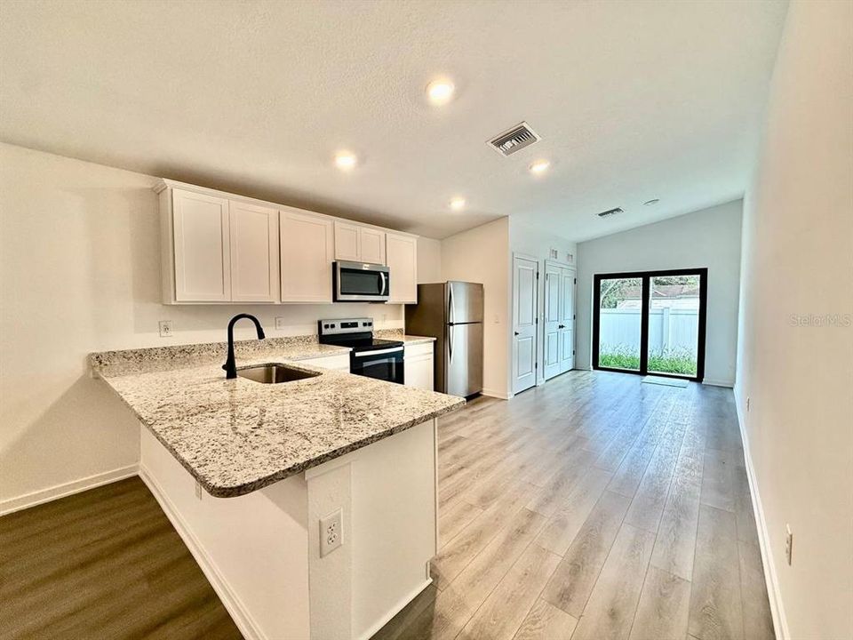 For Rent: $2,500 (3 beds, 2 baths, 1697 Square Feet)